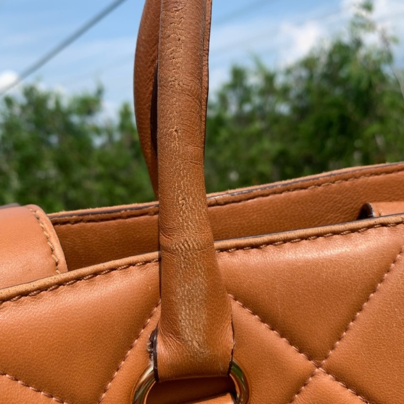 MICHAEL KORS Brown Leather Tote with Hold Chain - Picture 5 of 12